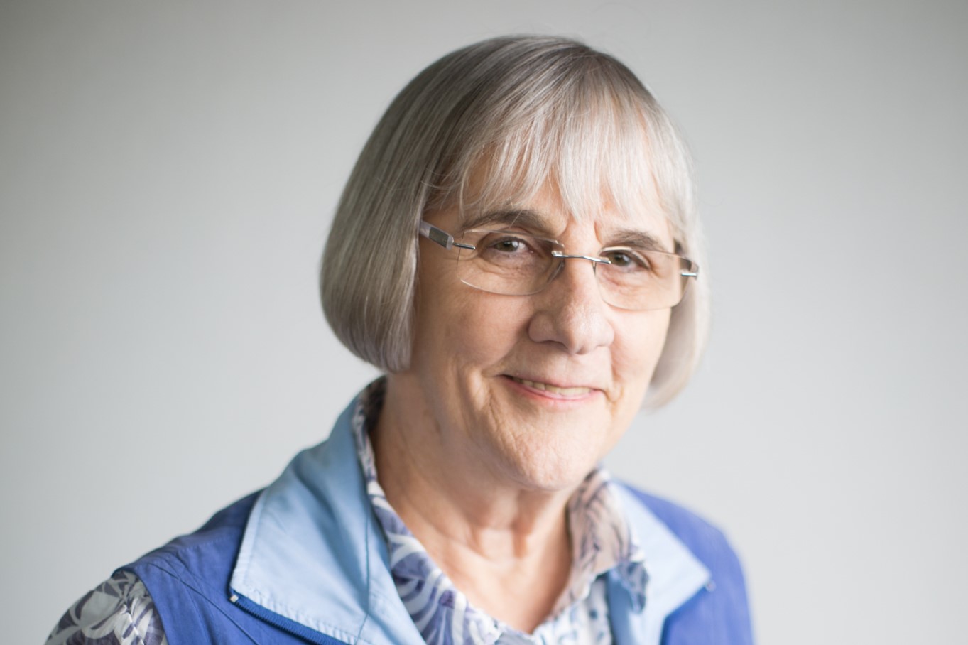 Lady with short hair and glasses