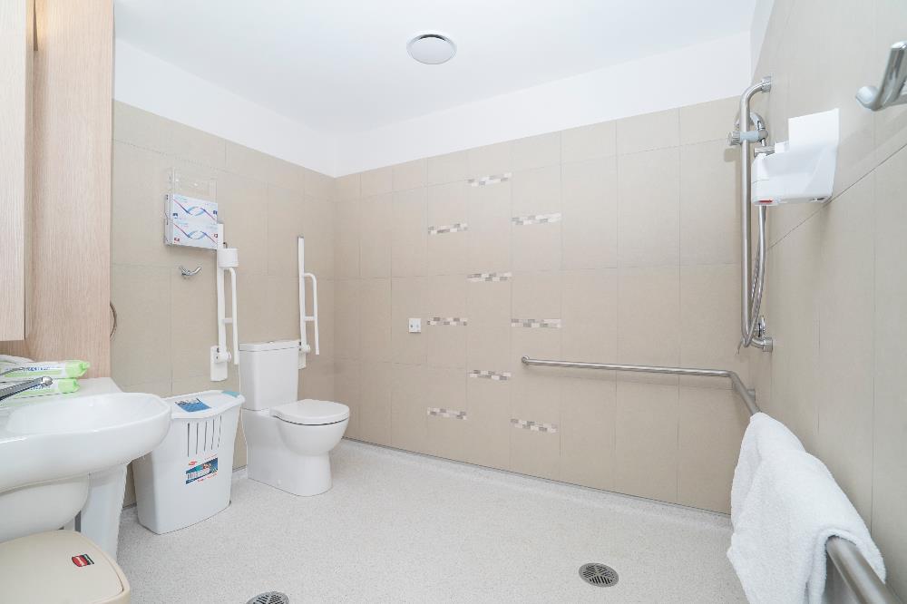 WesleyCare Jindalee light filled bathroom