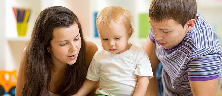 yhes-house-young-parents-reading